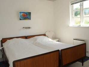 6 bedrooms, individually furnished, cribs/infant beds - Peaceful Holiday Home in Christiansfeld With Sauna (Christiansfeld)