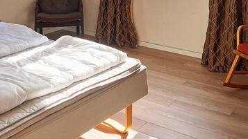 5 bedrooms, individually furnished