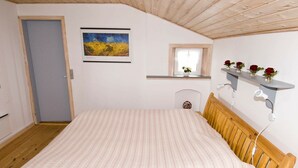 3 Schlafzimmer, Babybetten, individuell eingerichtet