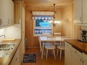 House | Dining - 4 Person Holiday Home in Mandalen (Rauma)