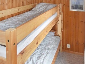 3 bedrooms, individually furnished - 4 Person Holiday Home in Mandalen (Rauma)