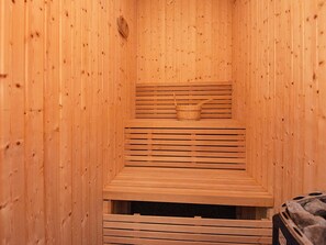Sauna - Lavish Holiday Home in Glesborg With Whirlpool (Glesborg)
