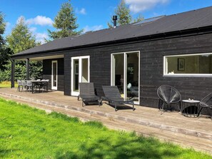 Exterior - Lavish Holiday Home in Glesborg With Whirlpool (Glesborg)