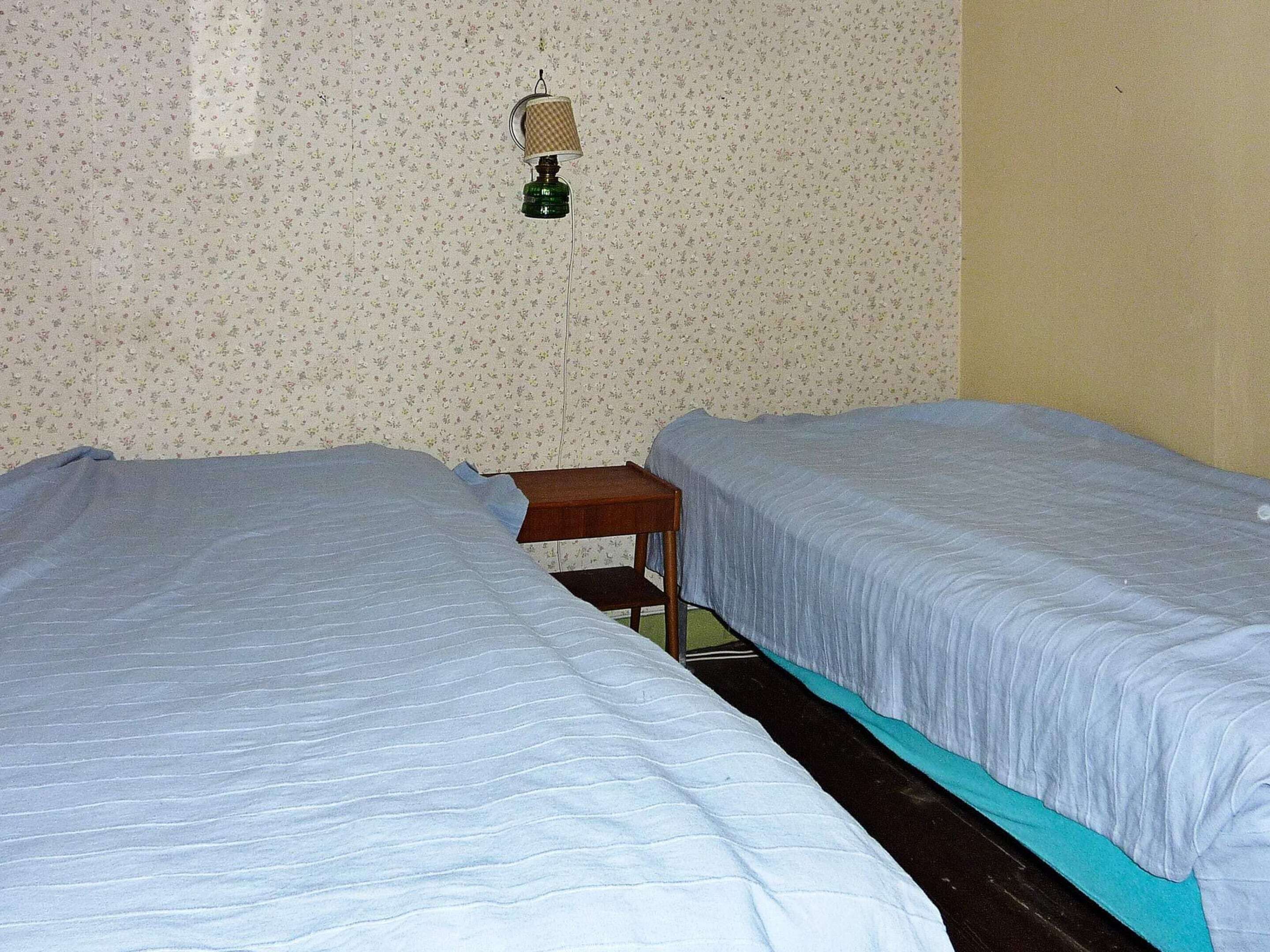 2 habitaciones, muebles diferentes y ropa de cama 