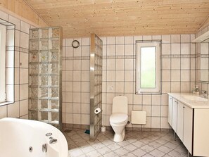 Bathroom - Charming Holiday Home in Fjerritslev Jutland Near North Sea (Fjerritslev)