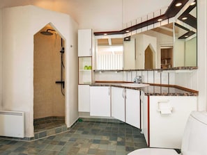 Bathroom - 6 Person Holiday Home in Albaek (Aalbaek)