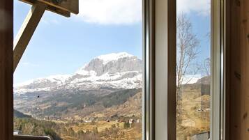 ุงูู
ูุดุฃุฉ ู
ู ุงูุฏุงุฎู