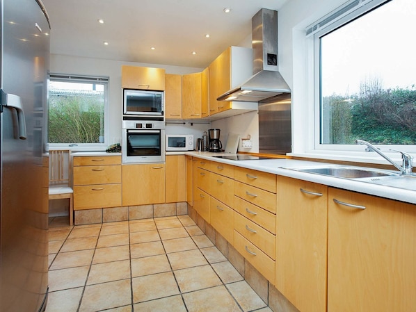 Fridge, microwave, dishwasher, coffee/tea maker