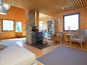 3 bedrooms, cribs/infant beds - Vintage Holiday Home in Zealand With Terrace (Vig)