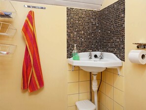 Bathroom - Vintage Holiday Home in Zealand With Terrace (Vig)