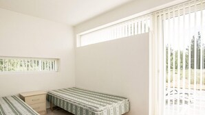 3 camere, culle/letti per bambini, con arredamento individuale