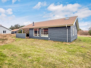 Exterior - Cozy Holiday Home in Ulfborg near Sea (Ulfborg)