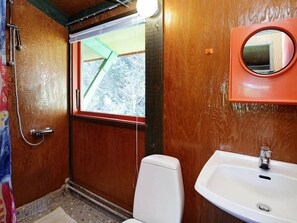 Bathroom - Pleasant Holiday Home in Hals near Sea (Hals)