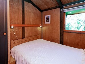 2 bedrooms, cots/infant beds - Pleasant Holiday Home in Hals near Sea (Hals)