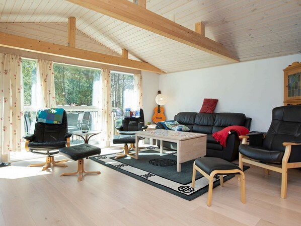 Living room - Quaint Holiday Home in Sjællands near Beaches (Sjællands Odde)