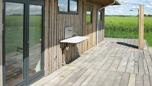 Balcony - Picturesque Holiday Home in Thyholm With Terrace (Thyholm)