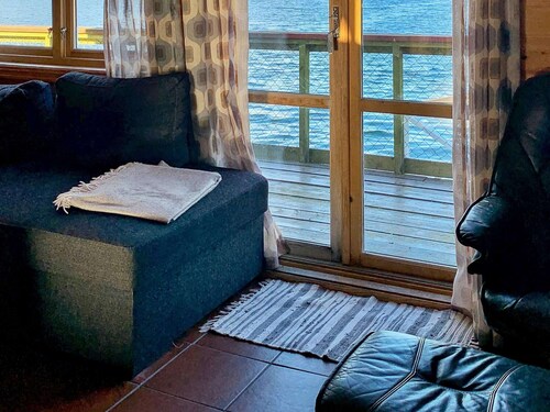 6 Person Holiday Home in Foldroyhamn