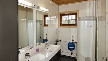 Maison | Salle de bain | Douche, serviettes fournies