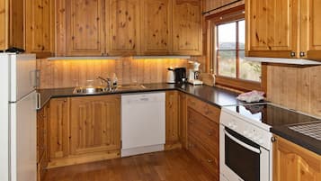House | Private kitchen | Fridge, stovetop, dishwasher, coffee/tea maker