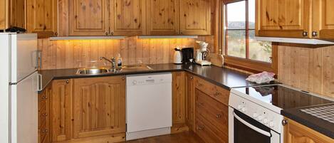 Ferienhaus | Eigene Küche | Kühlschrank, Herdplatte, Geschirrspüler