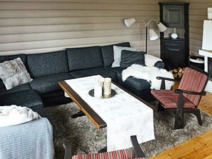 3 bedrooms, individually furnished - 8 Person Holiday Home in Rjukan (Hjartdal)