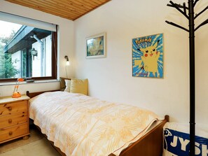 3 bedrooms, cribs/infant beds