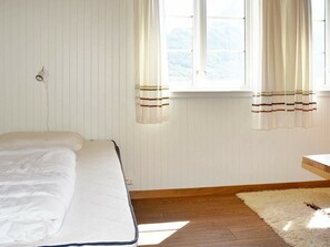 6 bedrooms, individually furnished