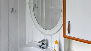 Bathroom - 6 Person Holiday Home in Bjoa (Vindafjord)
