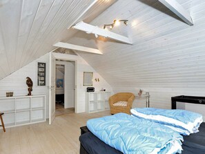 2 bedrooms, cribs/infant beds