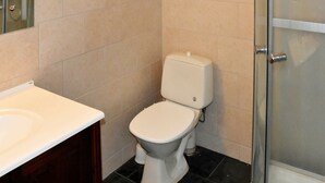 Bathroom - 6 Person Holiday Home in Selje (Selje)
