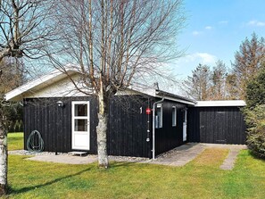 Exterior - Beautiful Holiday Home in Hals With Terrace (Hals)