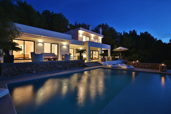 An infinity pool