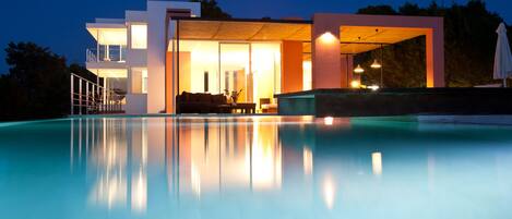 An infinity pool
