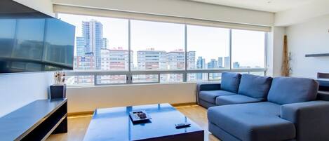 تلفزيون، مشغل دي في دي، ستيريو، مكتب