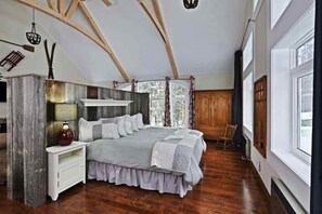 5 bedrooms, iron/ironing board, travel cot, WiFi - Give Your Group Affordable Luxury (Petite-Rivière-Saint-François)