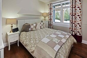 5 bedrooms, iron/ironing board, travel cot, WiFi