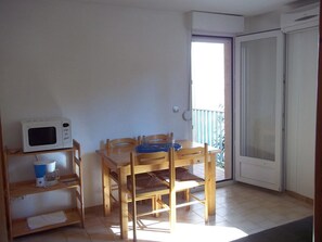 Interior - 4-person apartment --4/70 (Calvi)