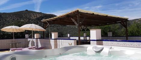 Bain à remous extérieur