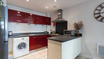 Standard-Apartment, 1 Schlafzimmer, Küche | Eigene Küche | Großer Kühlschrank, Mikrowelle, Ofen, Herdplatte