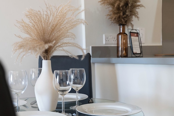 Standard Apartment, 2 Bedrooms, Kitchen | In-room dining