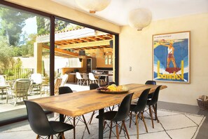 Dining - Villa La Pinède meublé de tourisme 5* Les Lecques St Cyr Var 600m from the sea (St Cyr-sur-Mer)
