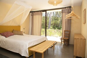 4 bedrooms, in-room safe, desk, iron/ironing board - Villa La Pinède meublé de tourisme 5* Les Lecques St Cyr Var 600m from the sea (St Cyr-sur-Mer)