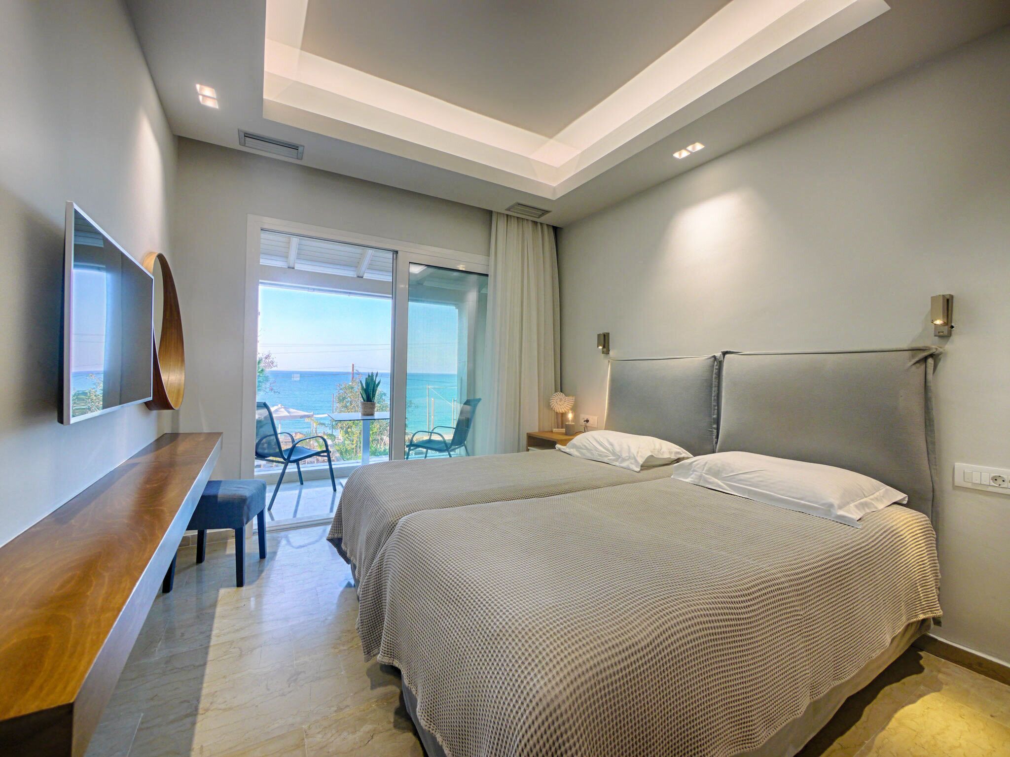 Vistonia Studio 7 - right on the beach with sea views