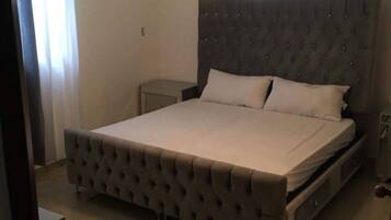 Condo, 3 Bedrooms, Smoking, Balcony | Bathroom | Soap, shampoo