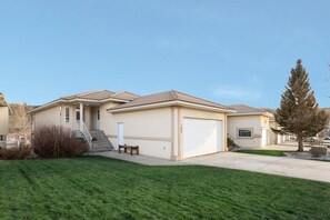 Exterior - Paradise Canyon Golf Resort - Signature Condo 380 (Lethbridge)