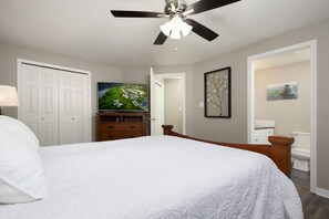 2 bedrooms, iron/ironing board, travel crib, free WiFi
