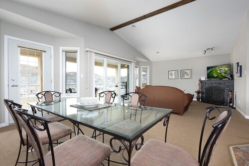 Paradise Canyon Golf Resort - Signature Condo 382