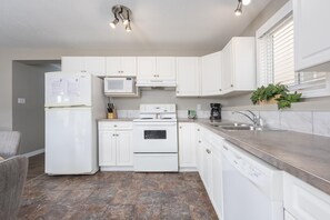 冰箱、微波炉、烤箱、炉灶