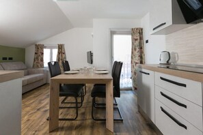 Apartment, 1 Schlafzimmer | Wohnbereich | LCD-Fernseher