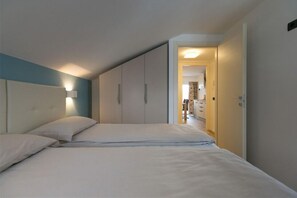 Apartment, 2 Bedrooms | 2 bedrooms, cribs/infant beds, free WiFi, bed sheets
